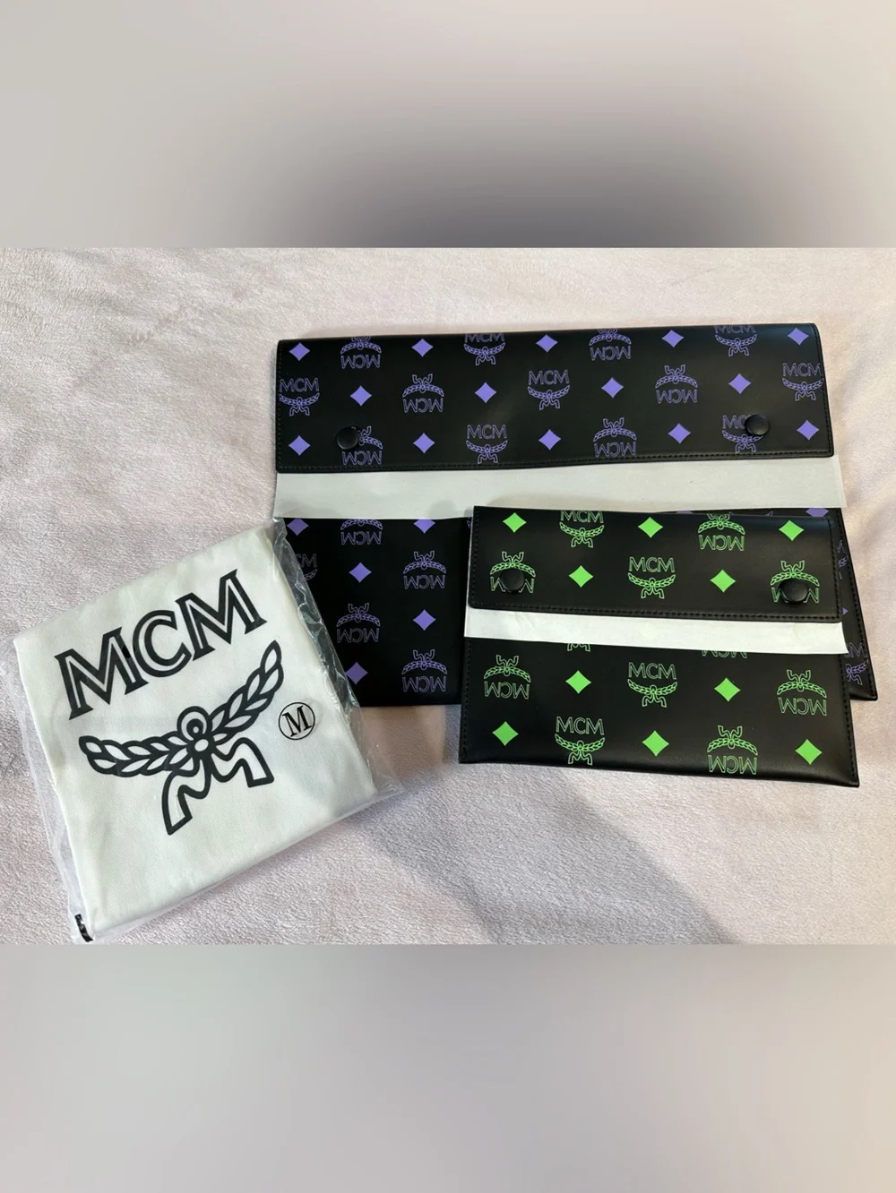 MCM POUCH DUO COLOR SPLASH LOGO LEATHER-MXZBASX04-DAHLIA PURPLE+SUMMER GREEN
